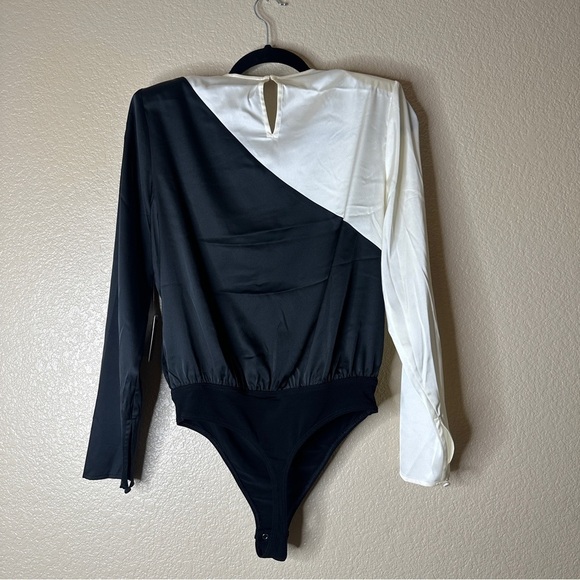 Express Color Block Strong Shoulder Thong Bodysuit - Picture 4 of 4